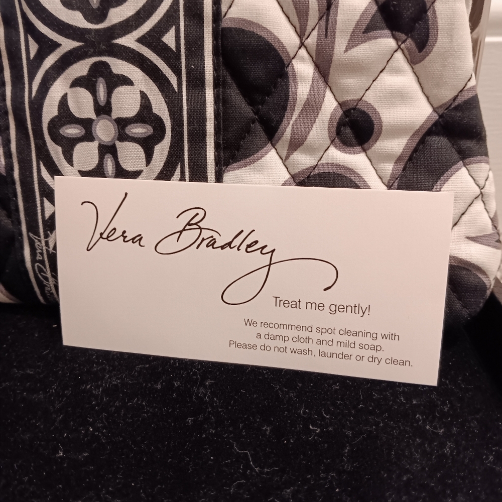 Vera Bradley, Elegant Black and White Quilted WALLET NWOT - Picture 2 of 9